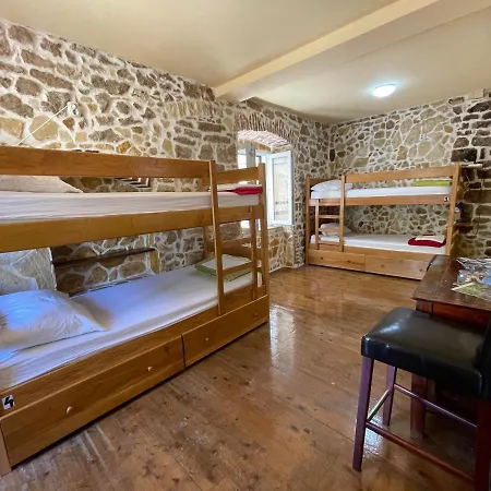 Tequila Bar Hostel *