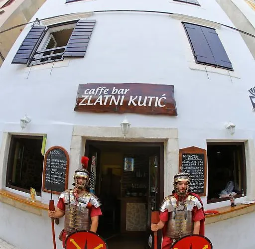 Albergue Tequila Bar (adults Only) *